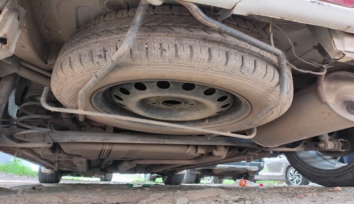 2013 Maruti Ertiga VXI, Petrol, Manual, 1,56,554 km, tyre