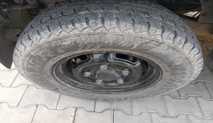 2017 Mahindra Bolero ZLX BS IV, Diesel, Manual, 82,000 km, tyre