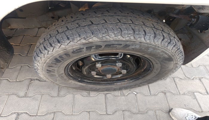 2017 Mahindra Bolero ZLX BS IV, Diesel, Manual, 82,000 km, tyre