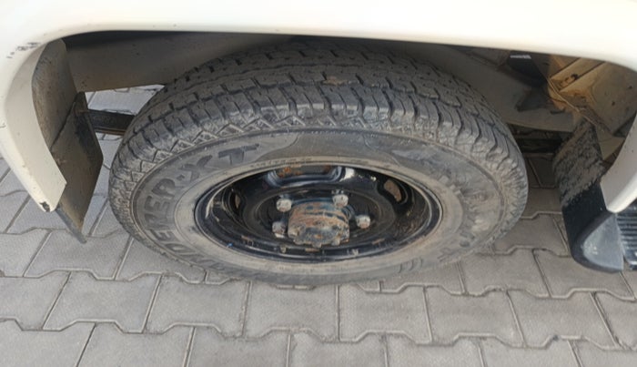 2017 Mahindra Bolero ZLX BS IV, Diesel, Manual, 82,000 km, tyre