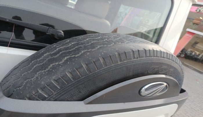 2017 Mahindra Bolero ZLX BS IV, Diesel, Manual, 82,000 km, tyre