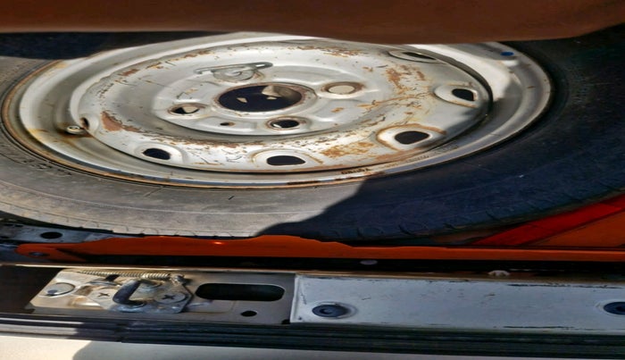 2011 Maruti Alto LXI, Petrol, Manual, 99,973 km, tyre