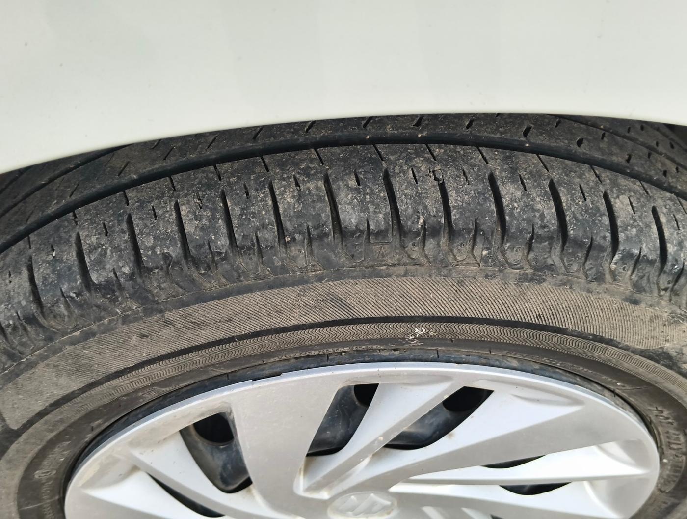 2022 Maruti Ertiga VXI SHVS, Petrol, Manual, 36,165 km, tyre