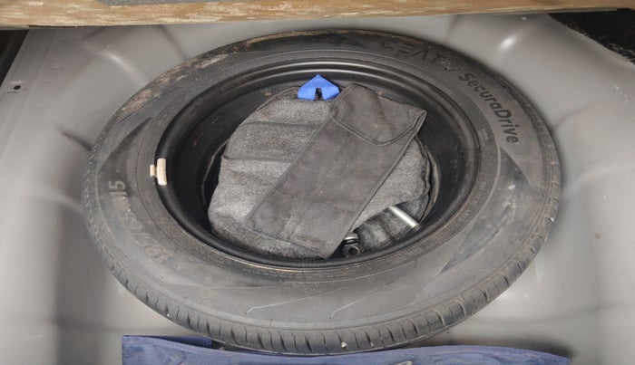 2017 Hyundai Verna 1.6 VTVT SX, Petrol, Manual, 68,868 km, tyre