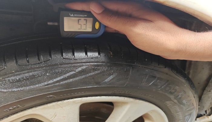 2010 Ford Figo TITANIUM 1.4 DIESEL, Diesel, Manual, 2,23,110 km, tyre