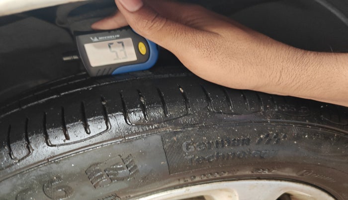 2010 Ford Figo TITANIUM 1.4 DIESEL, Diesel, Manual, 2,23,110 km, tyre