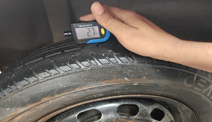 2010 Ford Figo TITANIUM 1.4 DIESEL, Diesel, Manual, 2,23,110 km, tyre