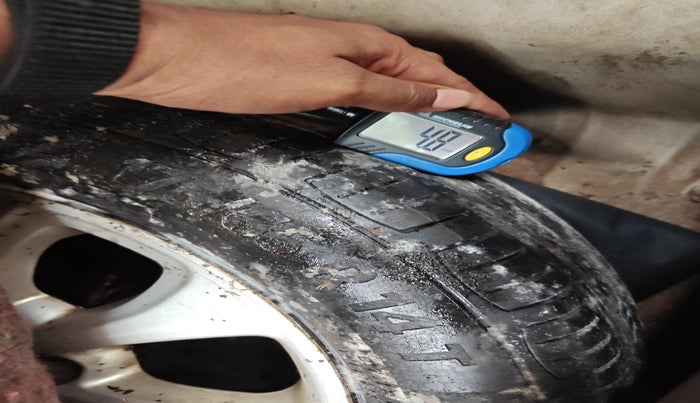 2010 Ford Figo TITANIUM 1.4 DIESEL, Diesel, Manual, 2,23,110 km, tyre