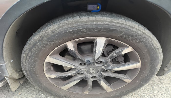 2018 Mahindra XUV500 W11, Diesel, Manual, 1,12,254 km, tyre