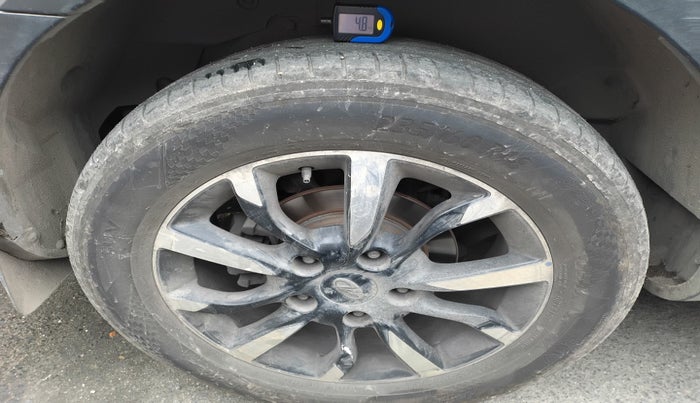 2018 Mahindra XUV500 W11, Diesel, Manual, 1,12,254 km, tyre