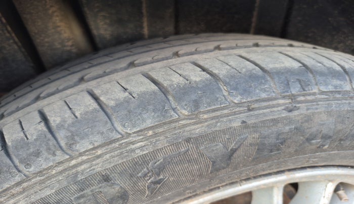 2010 Maruti SX4 VXI, Petrol, Manual, 66,065 km, tyre