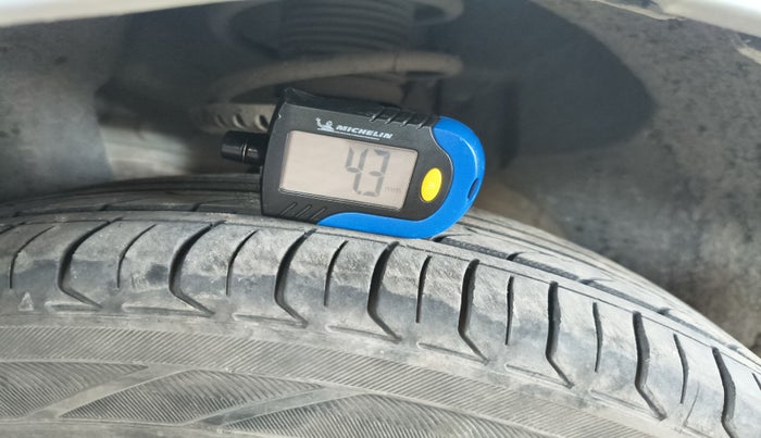 2016 Volkswagen Vento HIGHLINE DIESEL 1.5, Diesel, Manual, 1,12,585 km, tyre