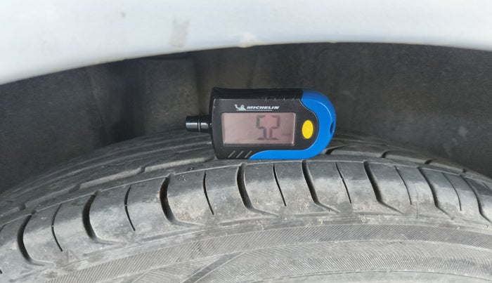 2016 Volkswagen Vento HIGHLINE DIESEL 1.5, Diesel, Manual, 1,12,585 km, tyre