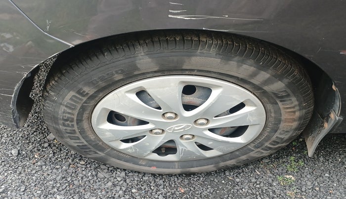 2011 Hyundai i10 MAGNA 1.2, Petrol, Manual, 1,03,236 km, tyre