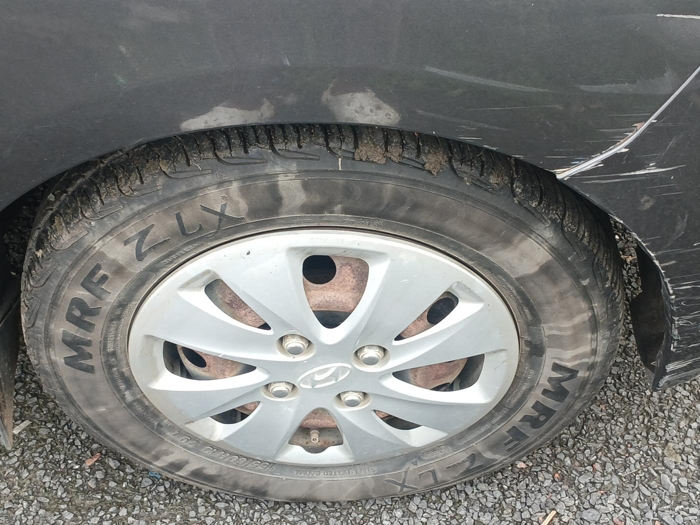 2011 Hyundai i10 MAGNA 1.2, Petrol, Manual, 1,03,260 km, tyre