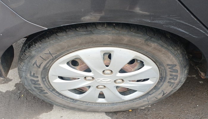 2011 Hyundai i10 MAGNA 1.2, Petrol, Manual, 1,03,236 km, tyre