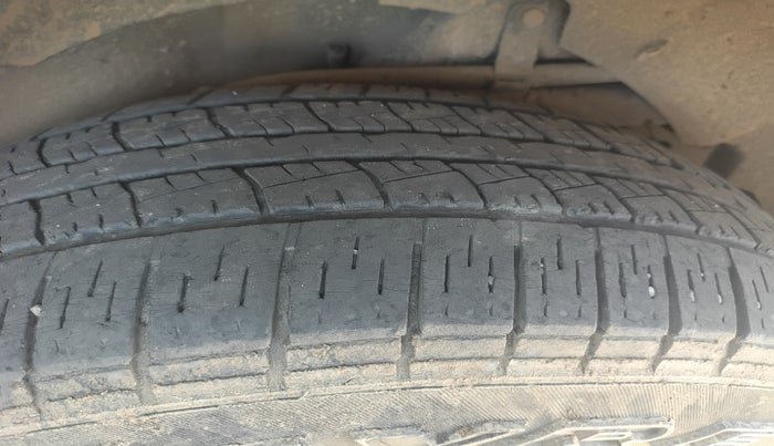 2015 Mahindra XUV500 W10, Diesel, Manual, 1,09,560 km, tyre
