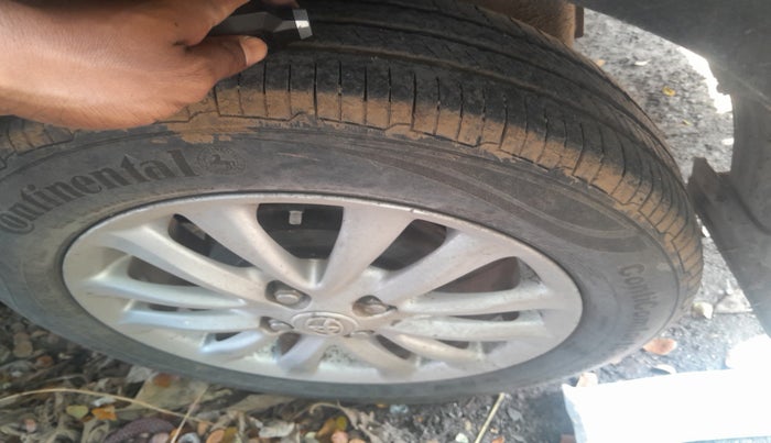 2011 Toyota Etios V, Petrol, Manual, 1,06,207 km, tyre