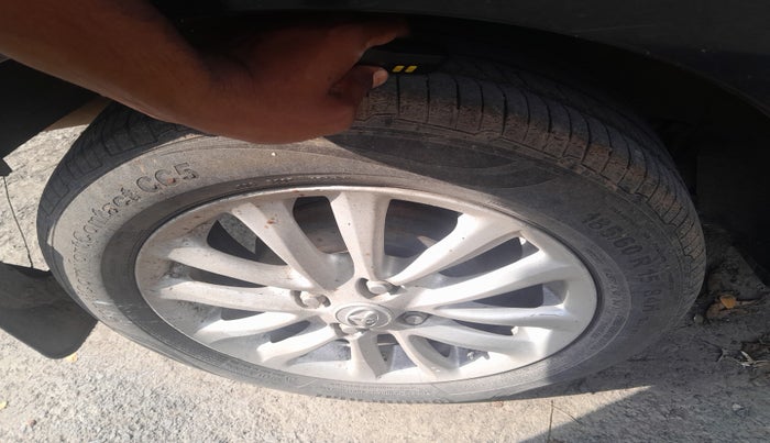 2011 Toyota Etios V, Petrol, Manual, 1,06,207 km, tyre