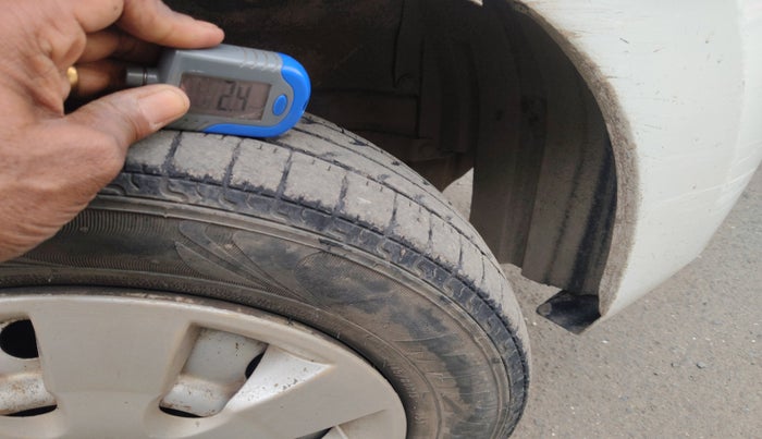 2013 Maruti Wagon R 1.0 LXI CNG, Petrol, Manual, 90,309 km, tyre