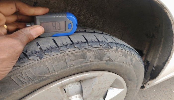 2013 Maruti Wagon R 1.0 LXI CNG, Petrol, Manual, 90,309 km, tyre