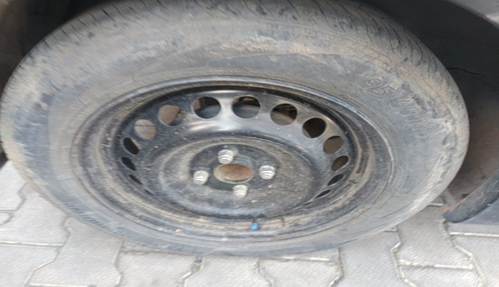 2017 Honda WR-V 1.2L I-VTEC VX MT, Petrol, Manual, 74,476 km, tyre