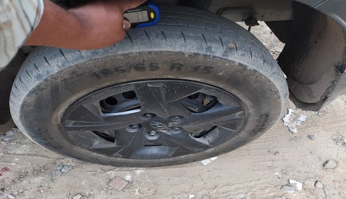 2021 Hyundai VENUE S 1.2, Petrol, Manual, 30,615 km, tyre