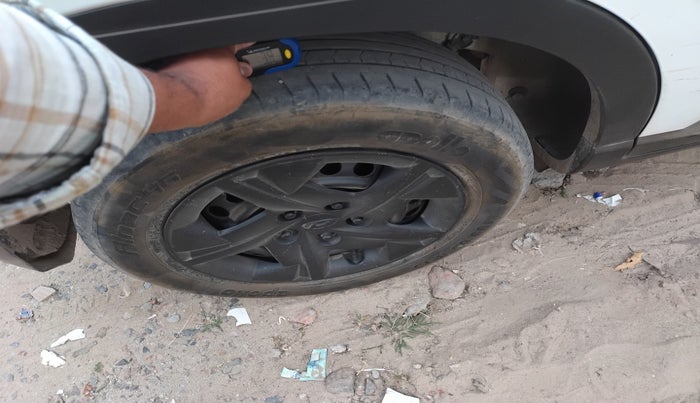 2021 Hyundai VENUE S 1.2, Petrol, Manual, 30,615 km, tyre