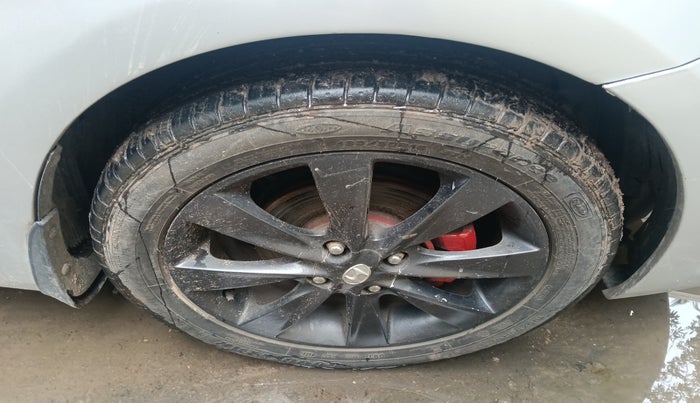 2011 Hyundai Verna FLUIDIC 1.6 VTVT SX, Petrol, Manual, 73,555 km, tyre