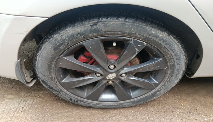 2011 Hyundai Verna FLUIDIC 1.6 VTVT SX, Petrol, Manual, 73,555 km, tyre