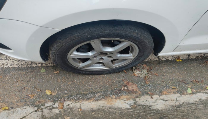 2014 Volkswagen Vento HIGHLINE DIESEL 1.6, Diesel, Manual, 77,094 km, tyre
