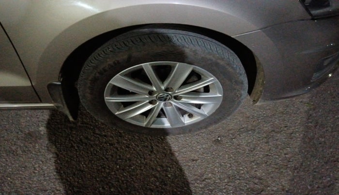 2016 Volkswagen Vento HIGHLINE PETROL AT, Petrol, Automatic, 89,627 km, tyre