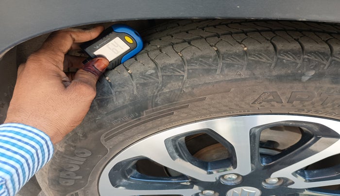 2025 Maruti Grand Vitara DELTA SMART HYBRID, Petrol, Manual, 9,900 km, tyre