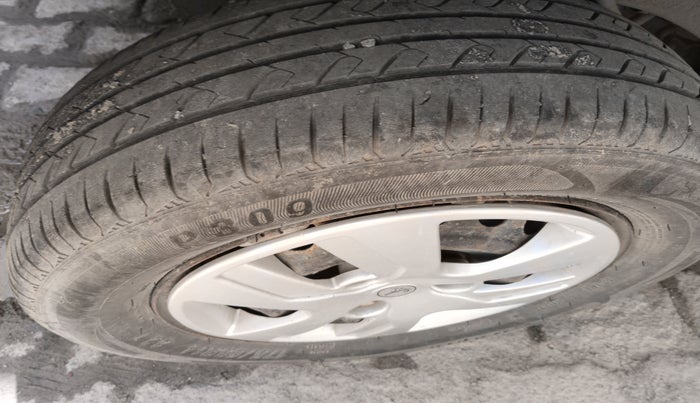 2020 Renault Kwid RXT 0.8, Petrol, Manual, 79,201 km, tyre