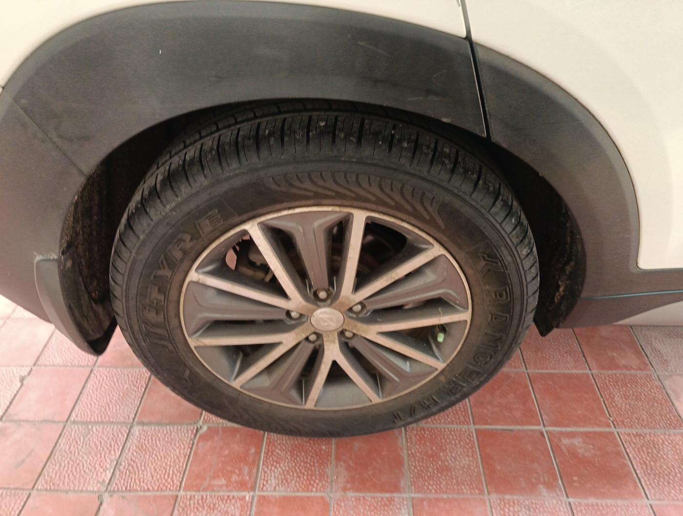 2018 Hyundai Tucson 2WD AT GL DIESEL
, Diesel, Automatic, 1,16,007 km, tyre