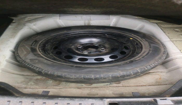 2013 Ford Fiesta TREND DIESEL, Diesel, Manual, 1,08,205 km, tyre