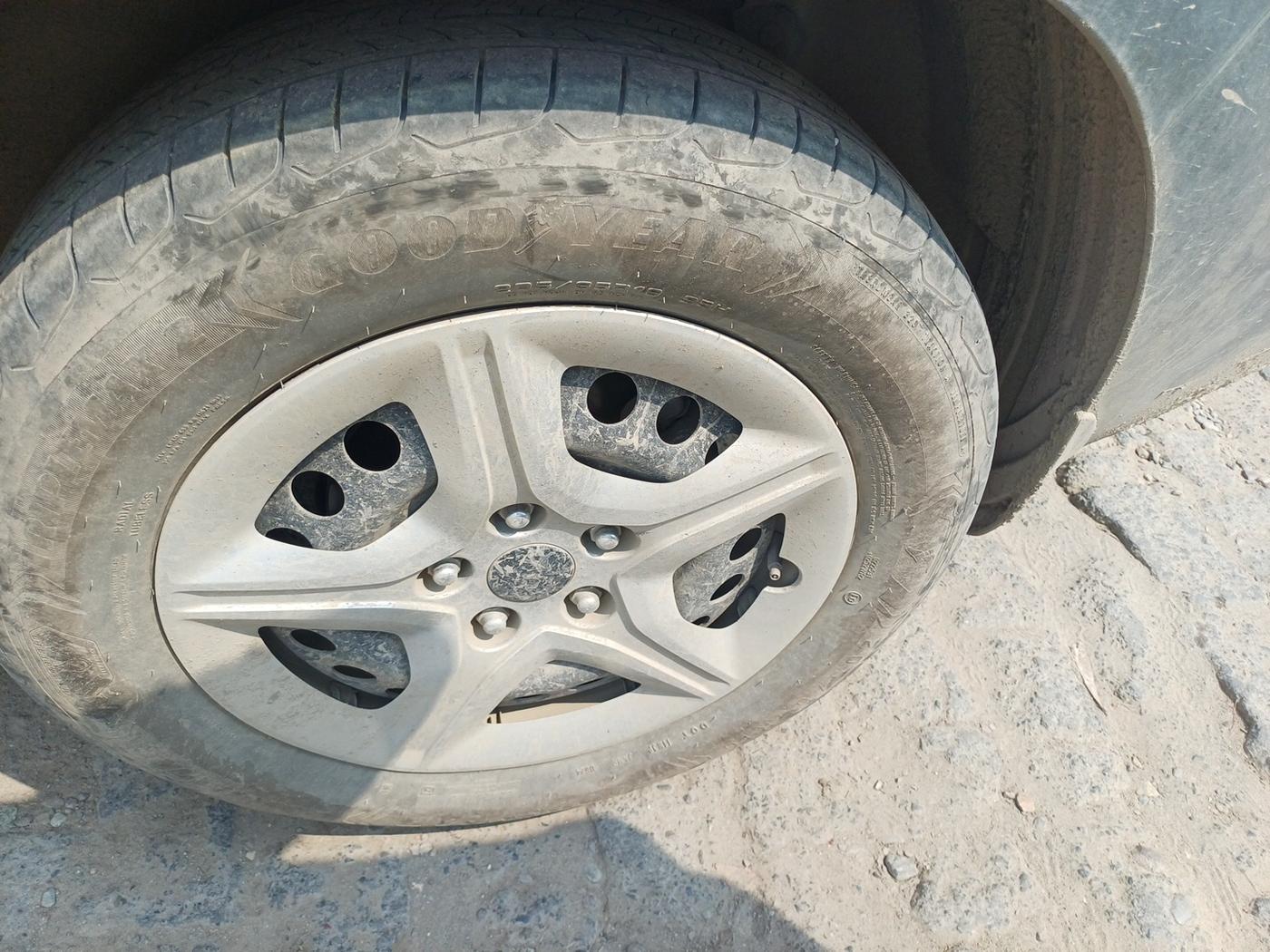 2024 KIA SELTOS  HTK 1.5 PETROL MT, Petrol, Manual, 26,000 km, tyre