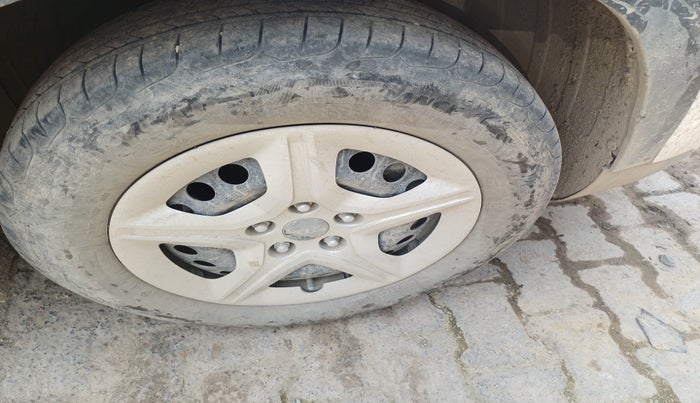 2024 KIA SELTOS  HTK 1.5 PETROL MT, Petrol, Manual, 26,000 km, tyre