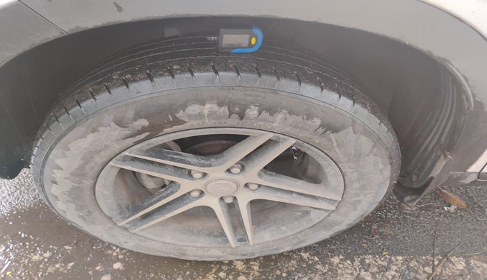 2021 Hyundai VENUE S+ 1.2, Petrol, Manual, 41,635 km, tyre