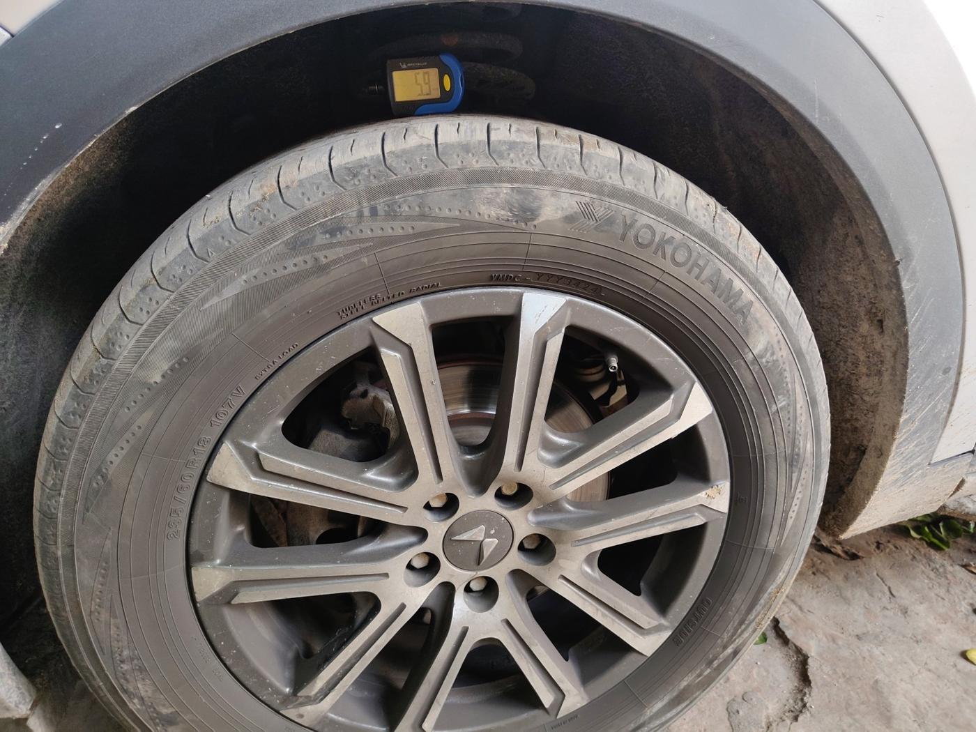 2021 Mahindra XUV700 AX 7 LUXURY P AT 7 STR, Petrol, Automatic, 39,929 km, tyre