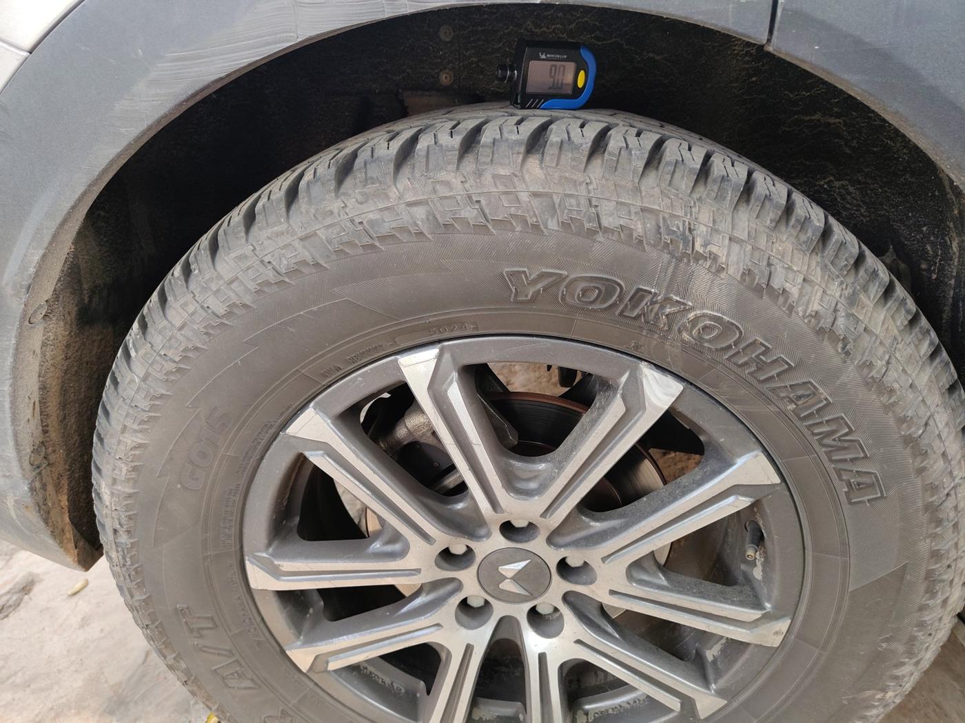 2021 Mahindra XUV700 AX 7 LUXURY P AT 7 STR, Petrol, Automatic, 39,929 km, tyre