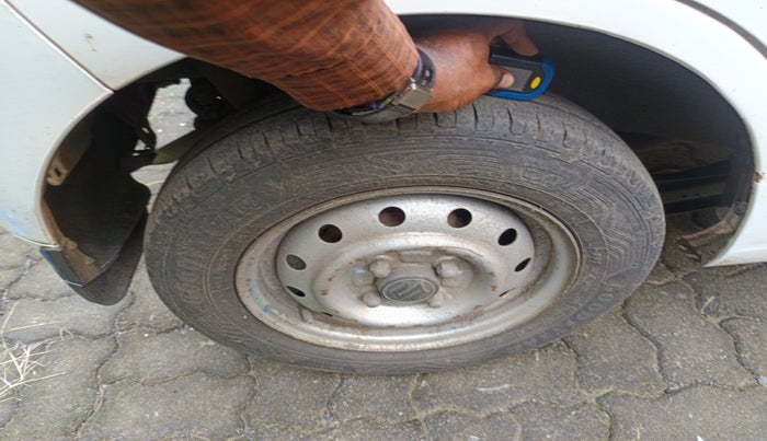 2013 Maruti Wagon R 1.0 LXI CNG, Petrol, Manual, 1,15,746 km, tyre