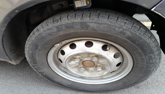 2014 Hyundai Eon ERA +, Petrol, Manual, 75,455 km, tyre