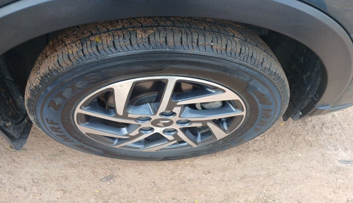 2023 Mahindra XUV300 W8 (O) 1.2 PETROL AMT, Petrol, Automatic, 67,461 km, tyre