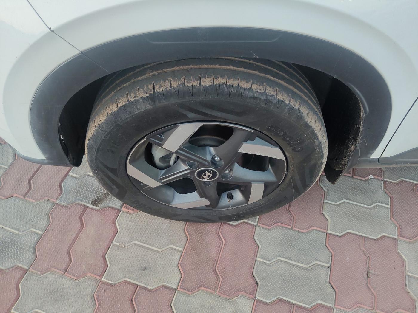 2020 Hyundai VENUE SX 1.0 TURBO, Petrol, Manual, 67,353 km, tyre