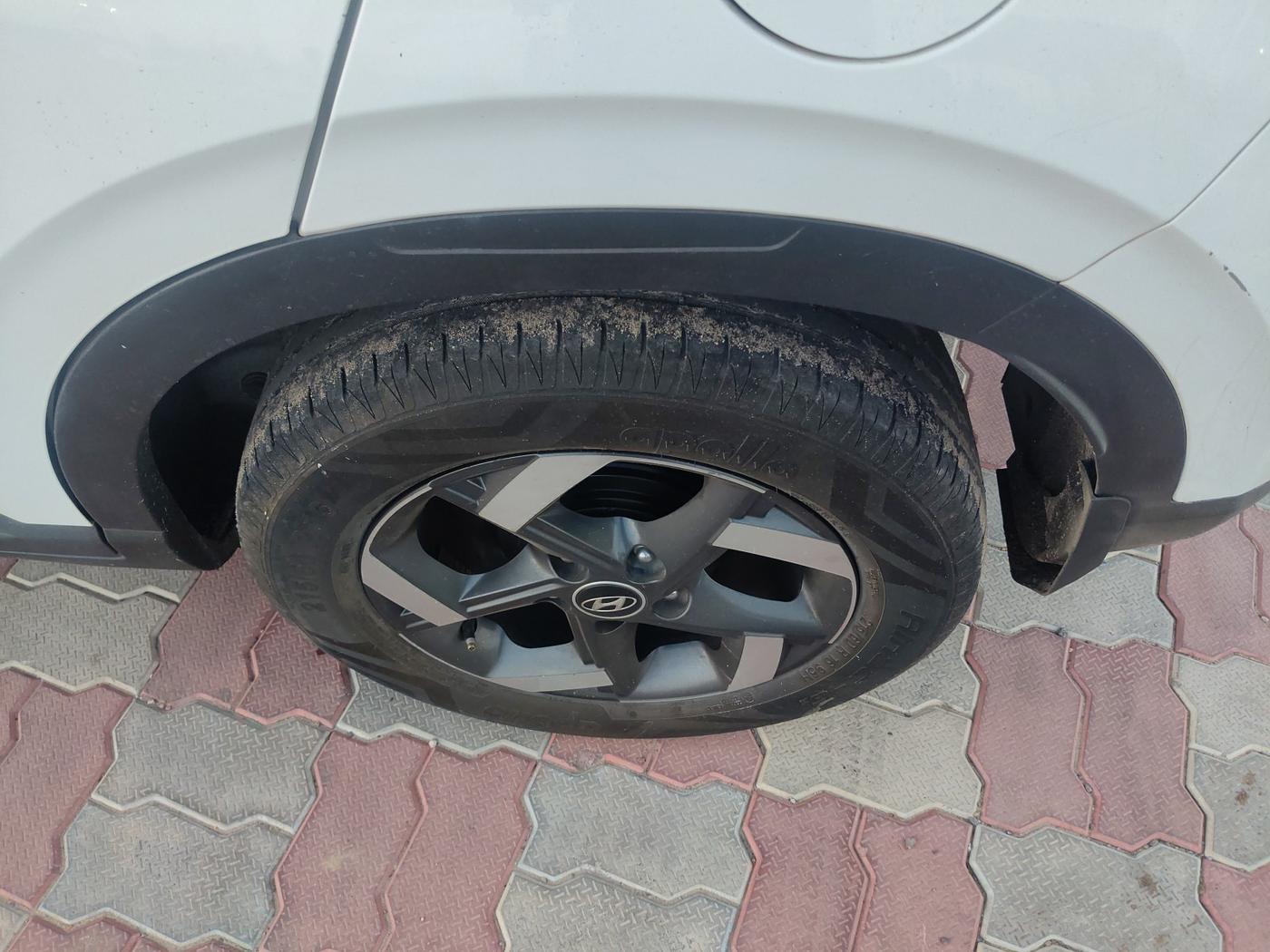 2020 Hyundai VENUE SX 1.0 TURBO, Petrol, Manual, 67,353 km, tyre