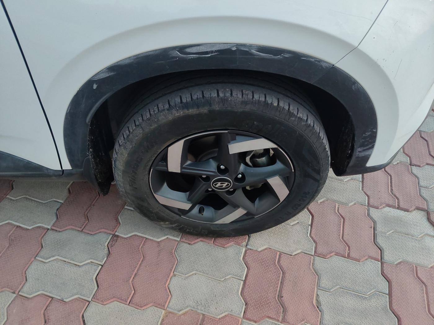 2020 Hyundai VENUE SX 1.0 TURBO, Petrol, Manual, 67,353 km, tyre