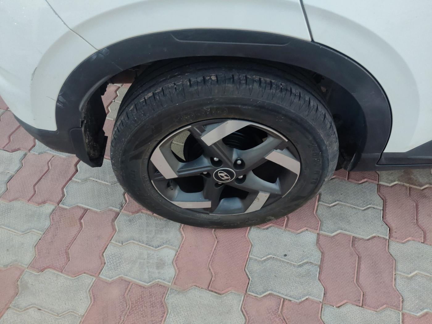 2020 Hyundai VENUE SX 1.0 TURBO, Petrol, Manual, 67,353 km, tyre
