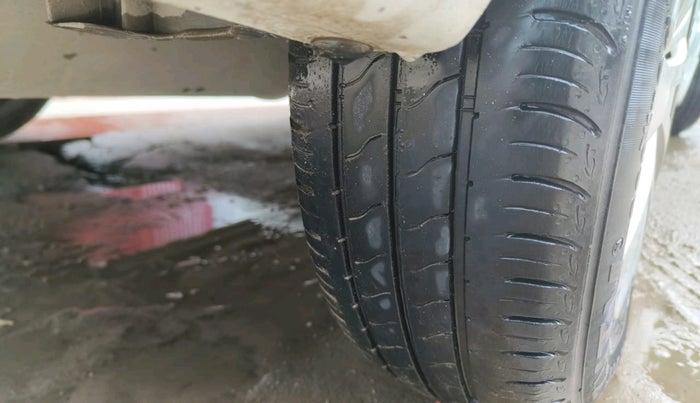 2014 Maruti Ertiga VDI, Diesel, Manual, 1,74,999 km, tyre