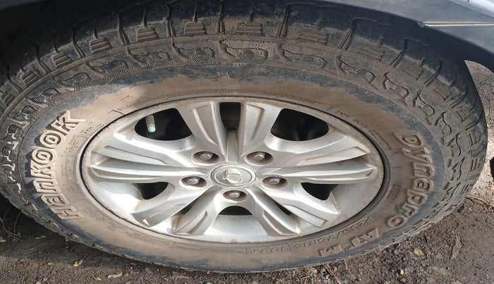 2013 Ssangyong Rexton RX7, Diesel, Automatic, 1,49,332 km, tyre